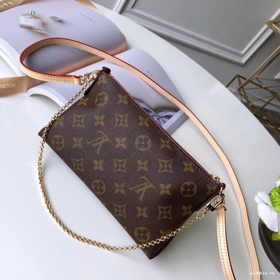 WIS Louis Vuitton PALLAS CHANELUTCH 1001